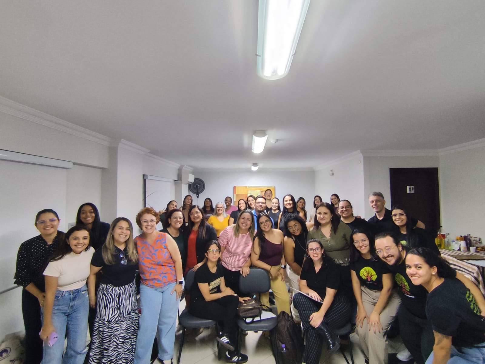 Turma reunida após uma formação presencial do Instituto Hupomnemata